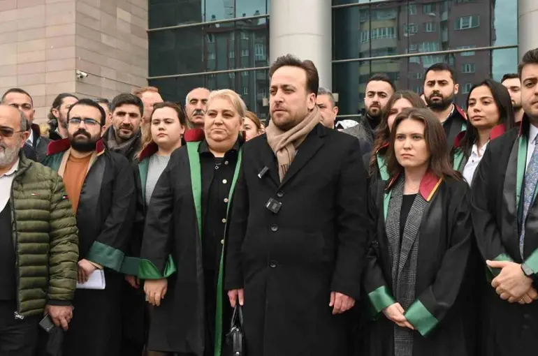 AK Parti’li Tunç’tan Tepebaşı Belediyesi hakkında suç duyurusu
