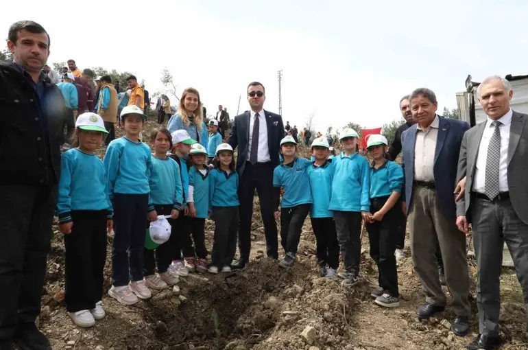 Akdam’da 1000 fidan toprakla buluştu
