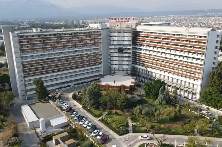 Akdeniz Üniversitesi’nde 3’üncü rahim nakli operasyonu başladı
