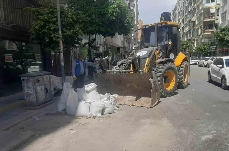 Akdeniz’de moloz ve atık seferberliği sürüyor
