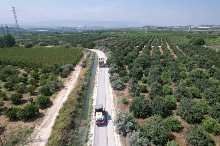 Akdeniz’de tarım yolları soğuk asfaltla yenileniyor
