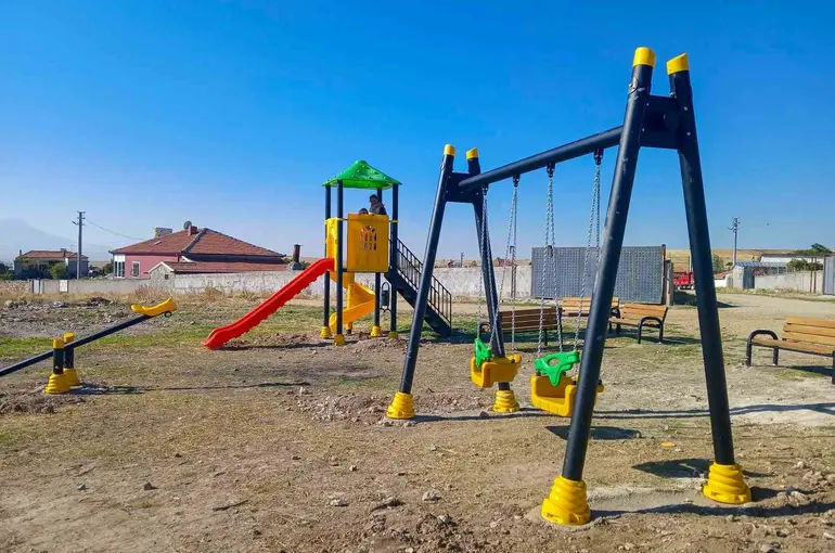 Aksaray’da 13 köye oyun grubu ve sosyal donatı malzemesi
