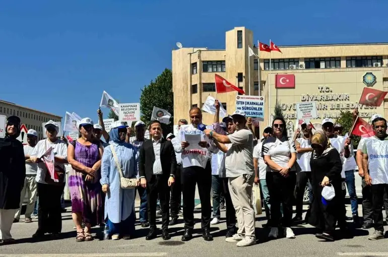 Aküzüm, işten çıkarılan işçiler ile bir araya geldi
