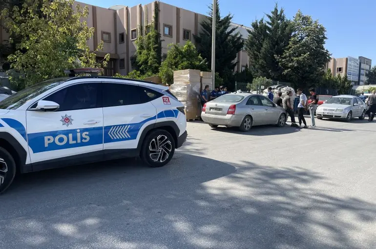 Alacak verecek kavgasında göğsünden bıçaklandı
