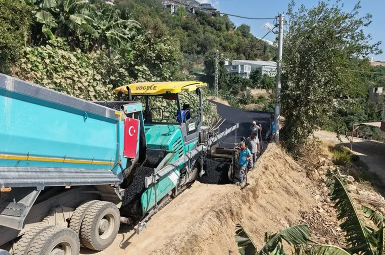 Alanya’da 2.5 kilometrelik sıcak asfalt çalışması tamamlanıyor

