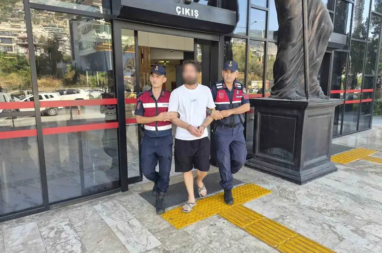 Alanya’da 7 yıl 8 ay hapis cezasıyla aranan hükümlü yakalandı
