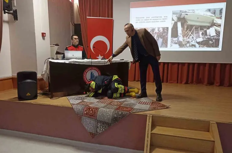 Alaplı’da deprem farkındalığı semineri düzenlendi

