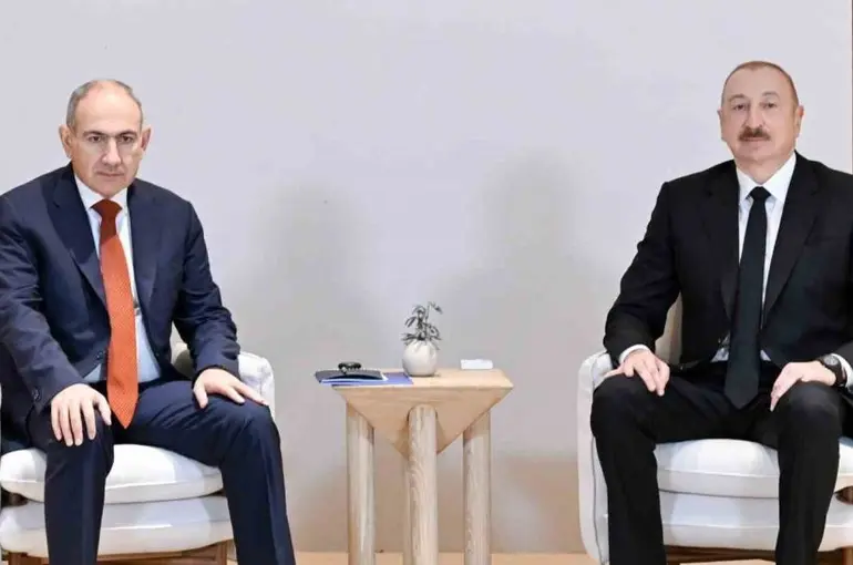 Aliyev ile Paşinyan, BAE’de ikili ilişkileri görüştü
