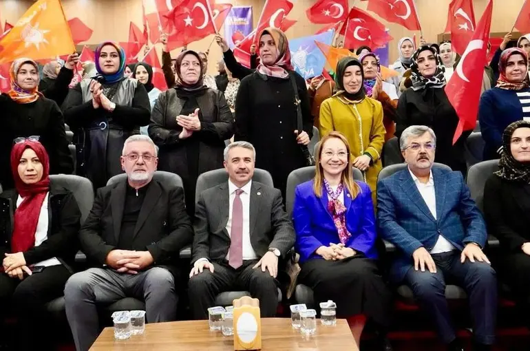Alkayış"tan muhalefete partisinin kadın kolları üzerinden gönderme
