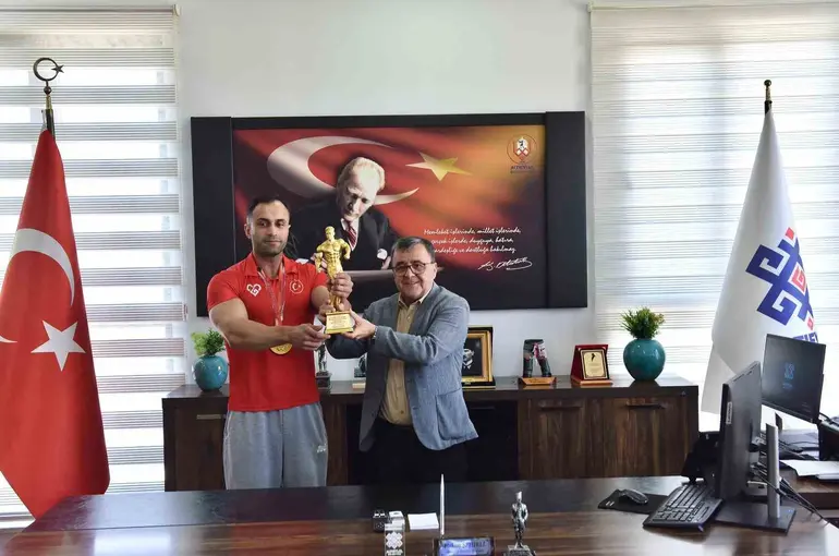Altıeylül’ün sporcusu Ömer Pullu Türkiye şampiyonu oldu
