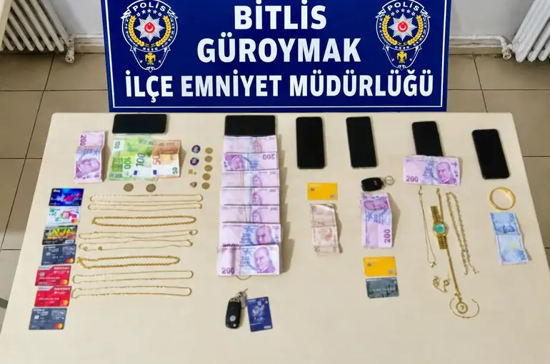 Altın kaplama zincirleri gerçek altın diye sattılar
