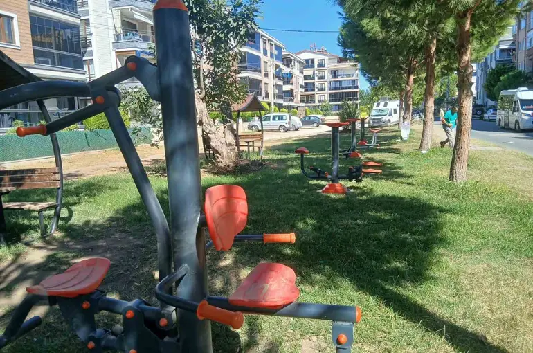 Altınkum ve Kadıköy’de park ve spor alanları için çalışma başladı
