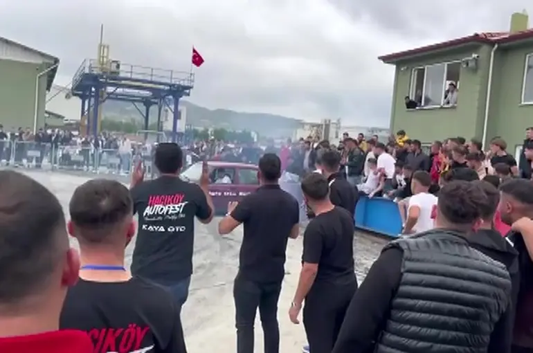 Amasya’da drift gösterisinde yürekler ağızlara geldi
