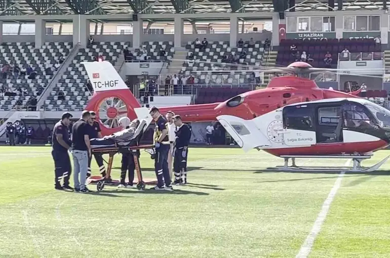 Amasya’da maç öncesi stadyuma ambulans helikopter indi
