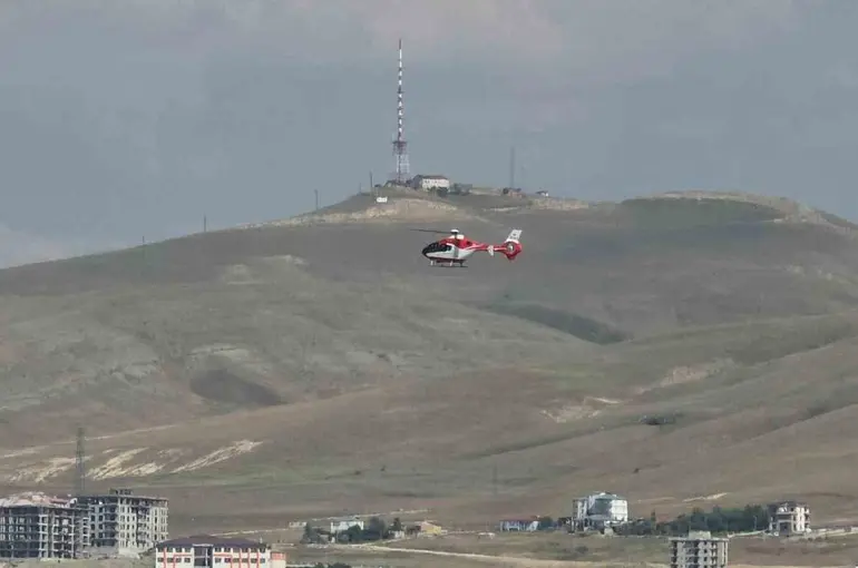 Ambulans helikopter kalp hastası için havalandı
