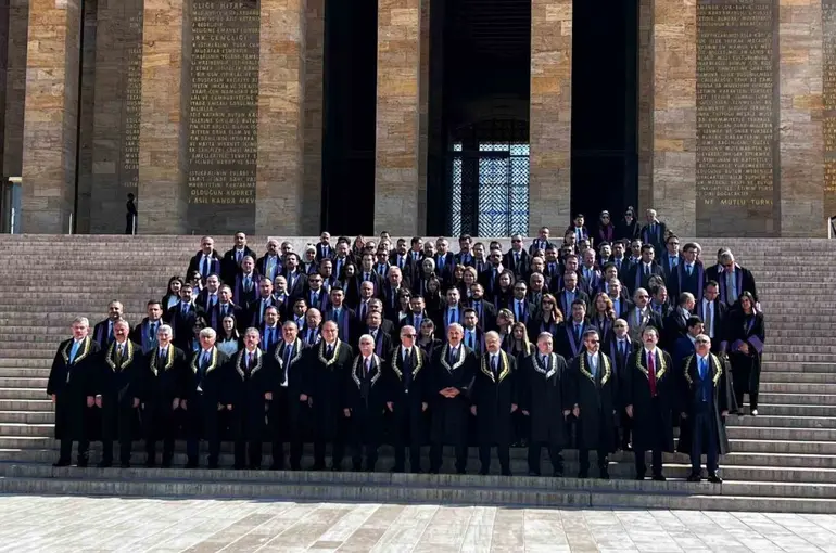 Anayasa Mahkemesi heyeti Anıtkabir’i ziyaret etti
