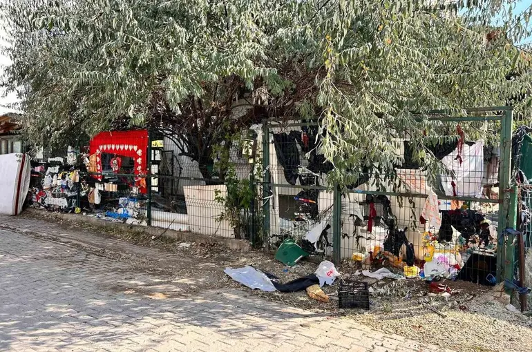 Ankara’da çöp dolu evden yayılan kötü koku mahalleyi ayağa kaldırdı

