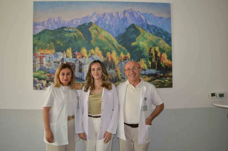 Anne ve babasının görev yaptığı hastanede doktor oldu
