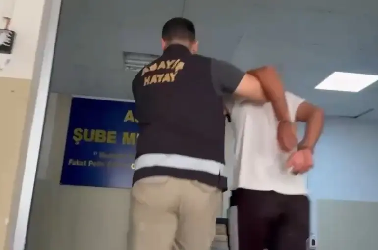 Antakya’da 9 yıl 1 ay 15 gün hapis cezasıyla aranan firari yakalandı
