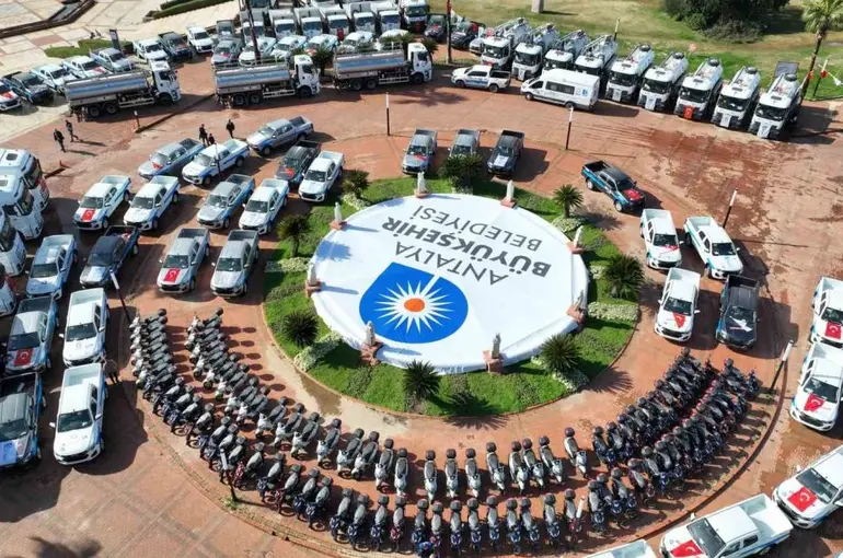 Antalya Büyükşehir Belediyesi araç filosunu güçlendirdi
