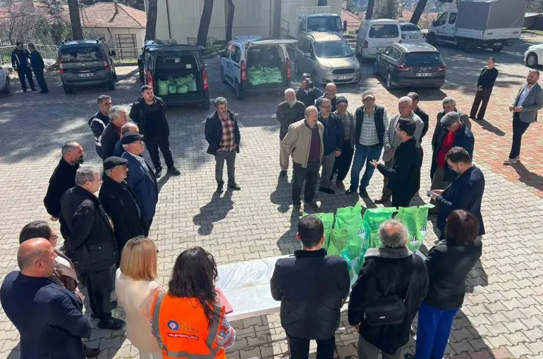 Antalya Büyükşehir Belediyesi’nden üreticilere bordo bulamacı desteği

