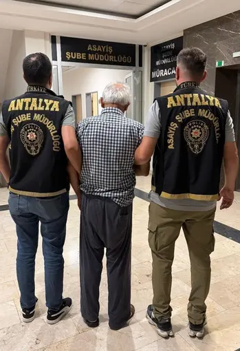 Antalya’da 157 yıl kesinleşmiş hapis cezası bulunan hükümlü yakalandı
