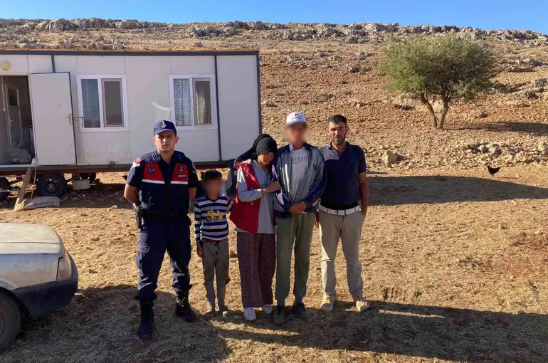 Antalya’da 4 gündür kayıp olarak aranan 17 yaşındaki genci jandarma buldu
