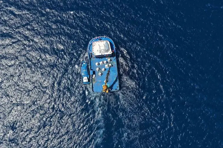 Antalya’da 50 yapay resif denize indirildi
