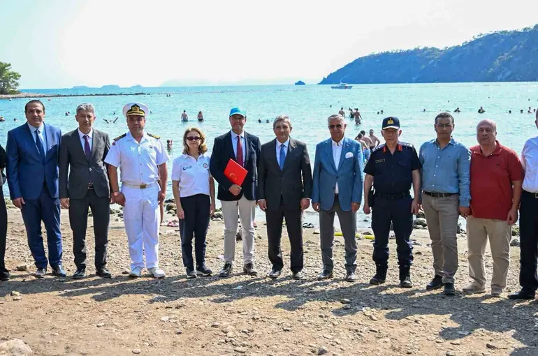 Antalya’da deniz bariyerleri ve çöp kaparlar hayata geçiriliyor
