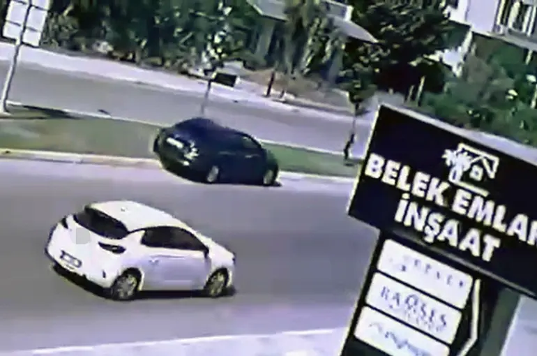 Antalya’da direksiyon başında fenalaşan sürücü hayatını kaybetti
