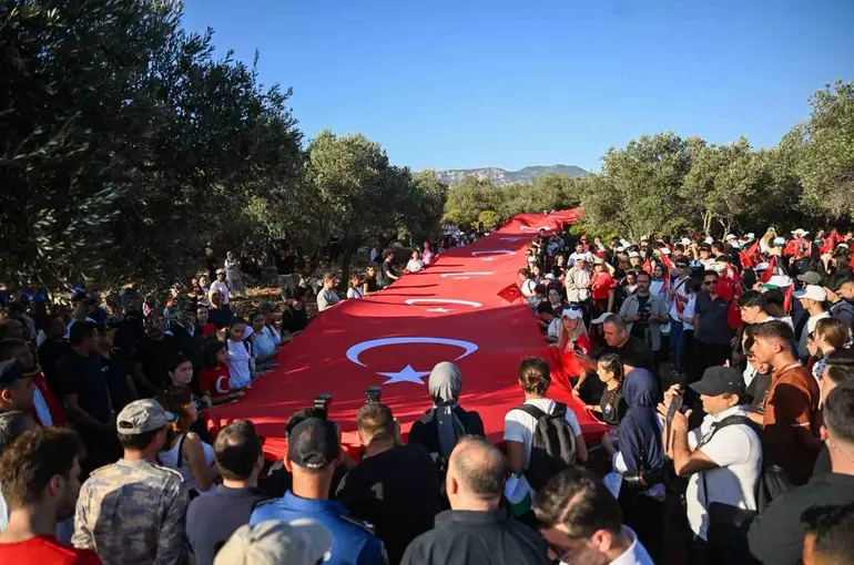 Antalya’da "Ecdadın Yolunda Cumhuriyet’e Saygı Yürüyüşü"
