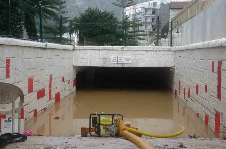 Antalya’da felaketin bilançosu gün ağarınca ortaya çıktı
