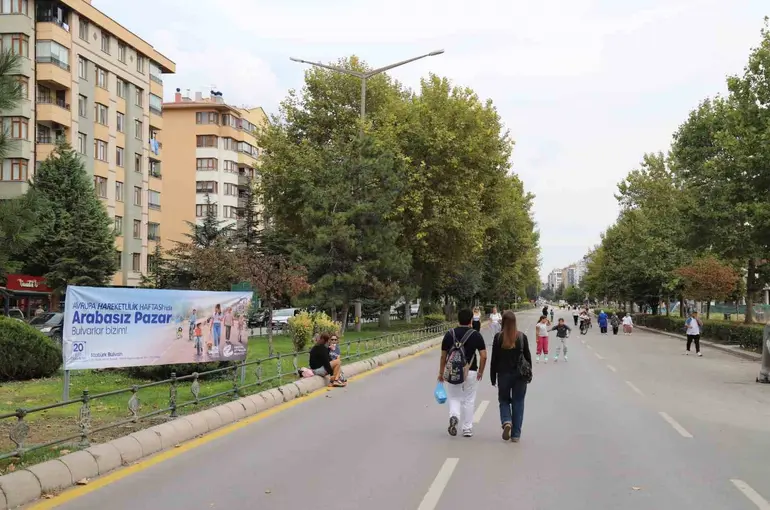 Arabasız Pazar’da bulvarlar yayaların oldu
