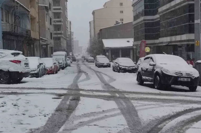 Ardahan’a kış geri geldi
