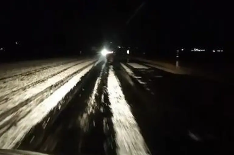 Ardahan’da dolu yağışı: Yollar beyaza büründü
