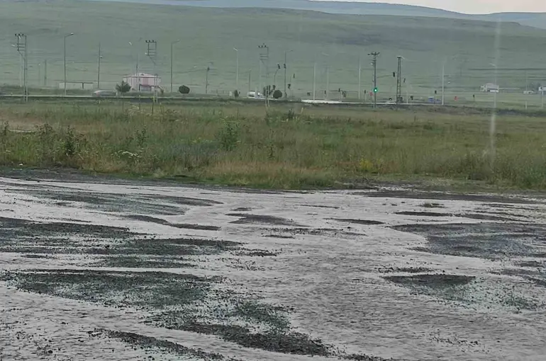 Ardahan’da sağanak yağış etkili oldu
