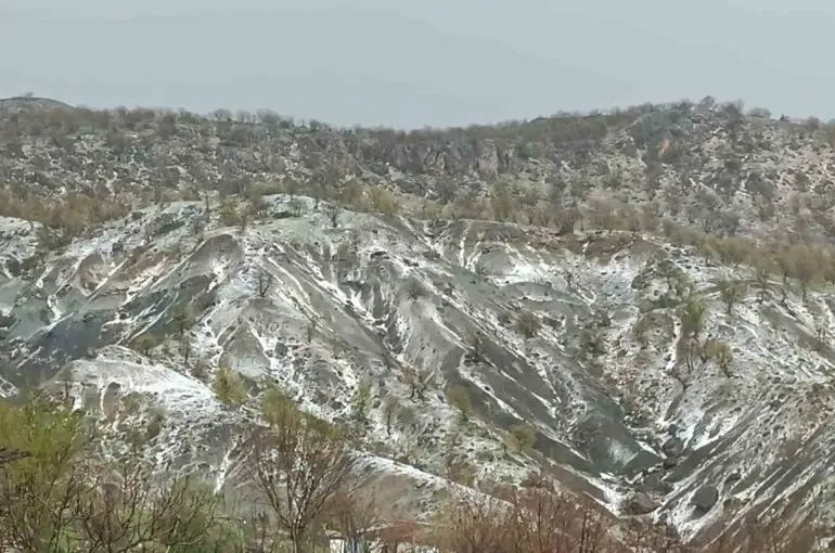 Arıcak’ta sağanak ve dolu etkili oldu
