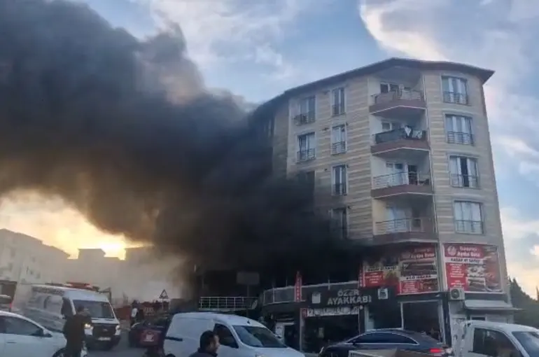 Arnavutköy’de restorandaki yangın korkuttu
