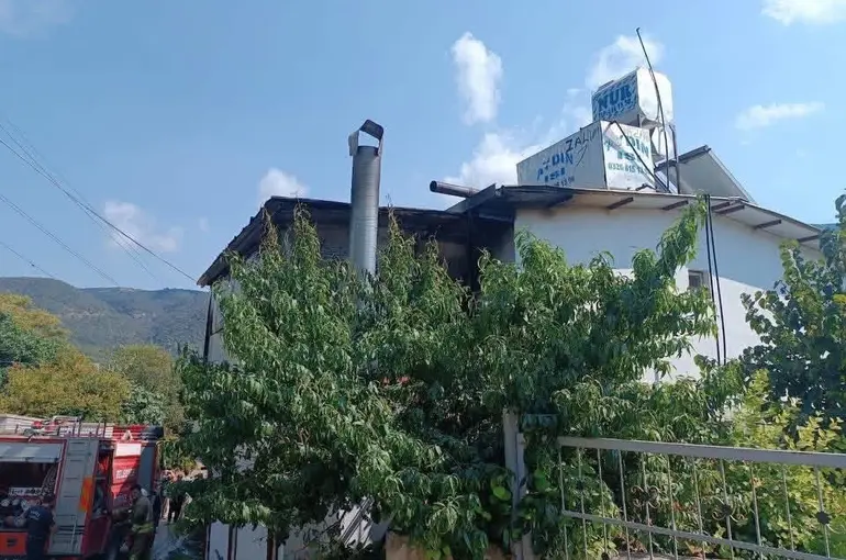 Arsuz’da ev yangını büyümeden söndürüldü
