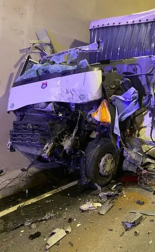 Artvin’de tünel içinde zincirleme kaza: 1 ölü, 2 yaralı
