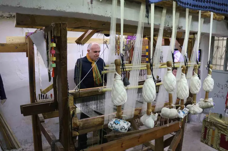 Asırlık el dokumacılığı ilmek ilmek gelecek kuşaklara aktarılıyor
