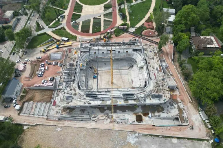 Atatürk Spor Salonu hızla yükseliyor
