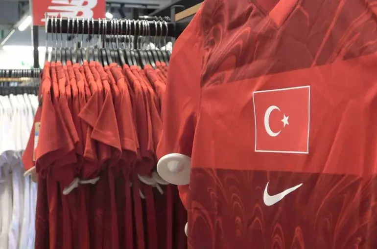 Ay yıldızlı formalar Bursastore’da satışa çıktı
