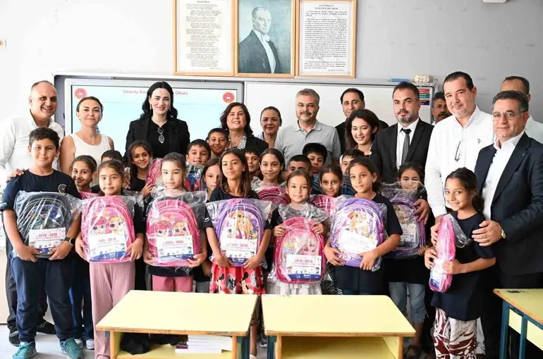 Aydın Büyükşehir’den öğrencilere okul çantası
