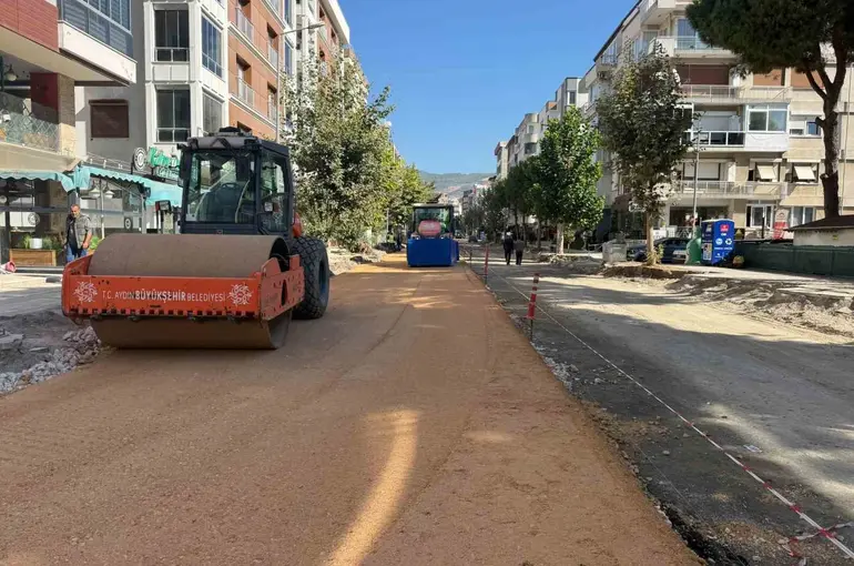 Aydın Büyükşehir’in yol çalışmaları sürüyor
