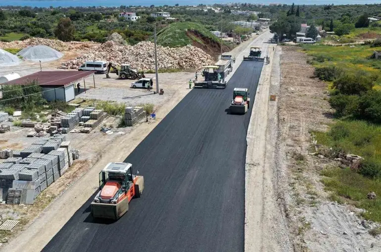 Aydın genelinde eş zamanlı yol çalışmaları sürüyor
