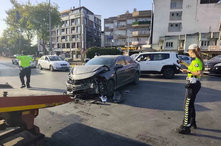 Aydın’daki kazada baba ve oğlu yaralandı
