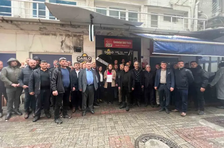 Aydınlı 50 muhtardan CHP’ye siyah çelenk
