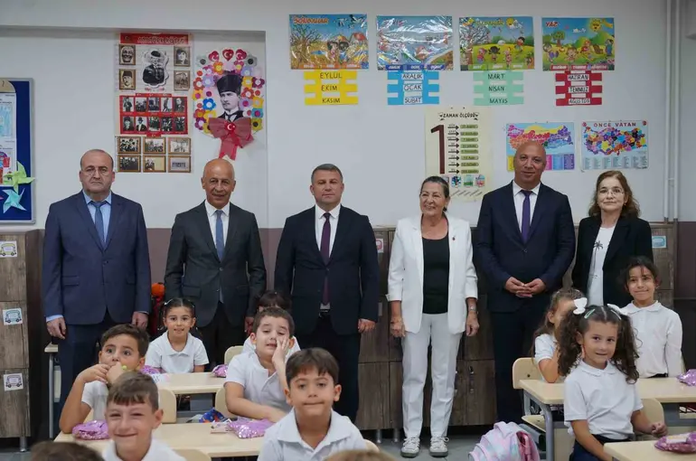 Ayvalık’ta ilköğretim haftası coşkuyla kutlandı
