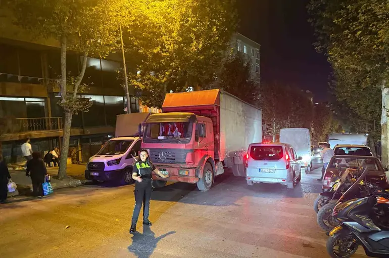 Bağcılar’da scooter kamyona çarptı: 1 ölü
